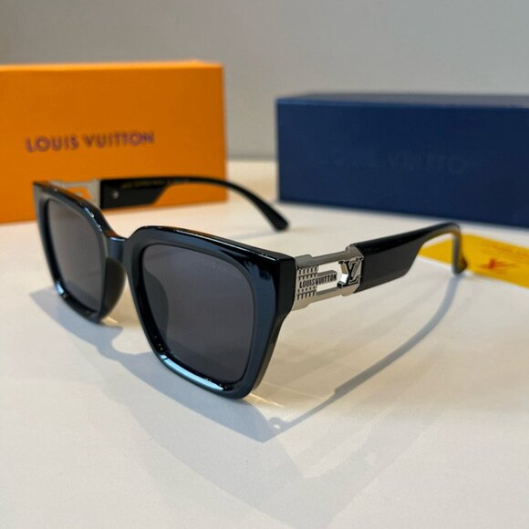 Louis Vuitton Women\'s Black Sunglasses main image 7